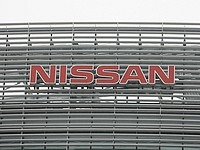 Компания Nissan начинает продажу первого японского автомобиля с автопилотом