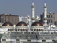 18 паломников пострадали в результате давки в Мекке