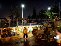 Группа турецких военных попросила убежища в Греции