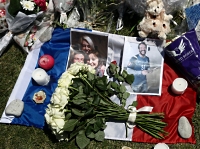 Глава МВД Франции: у нас нет данных о связях террориста из Ниццы с ИГ 