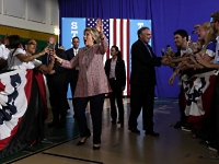 Клинтон официально назвала Кейна кандидатом в вице-президенты