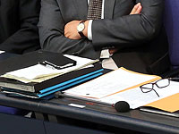 Правительство Ирана ограничивает зарплаты чиновников и банкиров