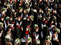 В секторе Газы прошла массовая свадьба на деньги Саудовской Аравии