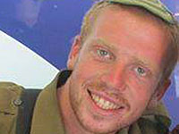 Раненый солдат, для которого израильтяне собирали деньги, не может вернуться домой