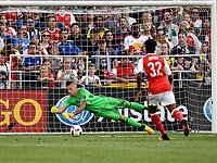 Дидье Дрогба забил. 