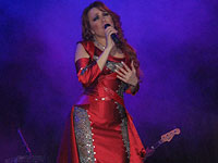 Впервые в Израиле: легендарная Азиза
