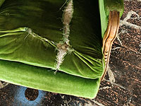 Литература и жизнь: шотландец нашел спрятанные в стуле бриллианты