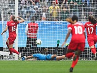 Первая красная карточка, первый незабитый пенальти олимпиады: канадки победили сборную Австралии