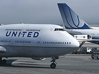 Самолет United Airlines вернулся в Сидней после столкновения с птицей