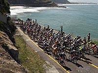 Во время велогонки у пляжа Копакабана произошел контролируемый взрыв