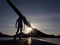 Соревнования по гребле перенесены. Из-за сильного ветра перевернулся сербский экипаж