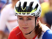 Голландская велогонщика, лидировавшая в групповой гонке, врезалась головой в бетонный слив