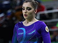 Упражнения на брусьях: чемпионкой стала россиянка Алия Мустафина