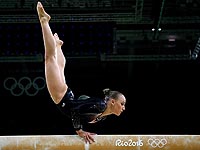 В упражнениях на бревне победила голландка. Серебро и бронза у сборной США