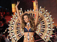 Супермодель Алессандра Амбросио стала редактором эротического журнала для мужчин