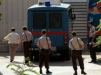 Власти Турции увольняют военных и полицейских,