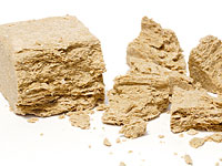 С прилавков магазинов отзывается халва 