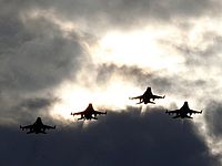 Самолеты ВВС США начали прикрывать курдские позиции в Сирии с воздуха