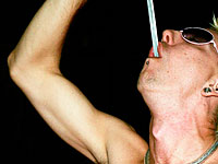 Индиец, страдающий психическим расстройством, проглотил  40 ножей 