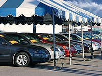 На стоянке американского дилера за ночь воры сняли колеса с 48 новых автомобилей