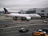 Самолет United Airlines попал в зону сильной турбулентности, пострадали 16 человек