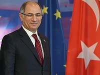 Министр внутренних дел Турции Эфкан Ала ушел в отставку