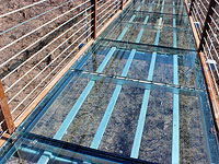 Самый длинный стеклянный мост в мире закрыт через две недели после открытия