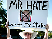 Дональд Трамп посетил афроамериканцев  Детройта и получил в подарок талит