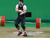 Олимпиада. Тяжелую травму получил штангист из Армении
