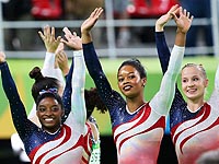 После сигнала пожарной тревоги американки бросились спасать золотые медали