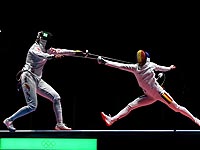 В командном первенстве шпажисток победила сборная Румынии. Россиянки завоевали бронзу