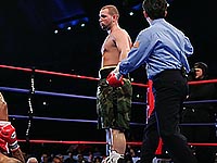 Трояновский, Чахкиев и Кауфман нокаутировали соперников во втором раунде