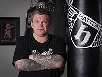 Экс-чемпион мира по боксу побил британского туриста за неудачную шутку о 