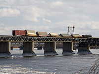 Железнодорожная авария в Саратовской  области: упали в  реку три вагона