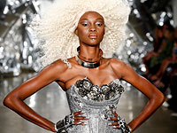 Показ The Blonds: бронза с серебром. Фоторепортаж