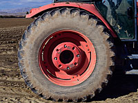 В Умм эль-Фахме погиб ребенок, упав с трактора