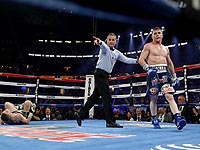 Бокс: Сауль Альварес завоевал пояс чемпиона мира, нокаутировав Лиама Смита