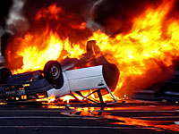 На шоссе № 1 перевернулся и загорелся автомобиль 