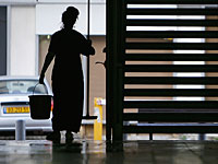 300 уборщиков в больнице