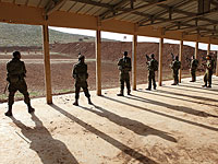 На военной базе Миткан Адам во время учений ранен военнослужащий