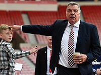 Из-за обвинений в коррупции Сэм Эллардайс подал в отставку