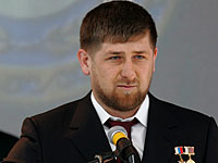 Рамзан Кадыров, одетый в рыцарские доспехи, поздравил женщин Чечни