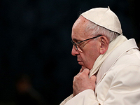 Папа Римский Франциск неожиданно прибыл в разрушенный землетрясением городок Аматриче