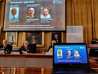 Лауреатами Нобелевской премии по физике стали ученые, открывшие топологические фазы материи