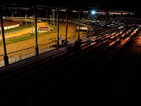 В Австралии при обрушении стены на ипподроме погибли два человека