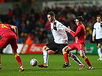 Сербы разгромили сборную Молдовы. Австрийцы и валлийцы сыграли вничью