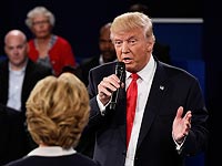 Дональд Трамп и Хиллари Клинтон во время второго раунда дебатов