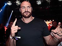 Тайсон Фьюри отказался от чемпионских поясов WBA и WBO