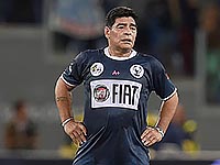 В Риме команда Роналдиньо победила команду Марадоны