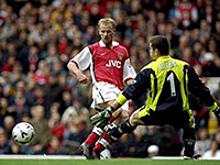 СМИ сравнивают гол-красавец Михаэля Оханы с великолепным финтом Денниса Бергкампа